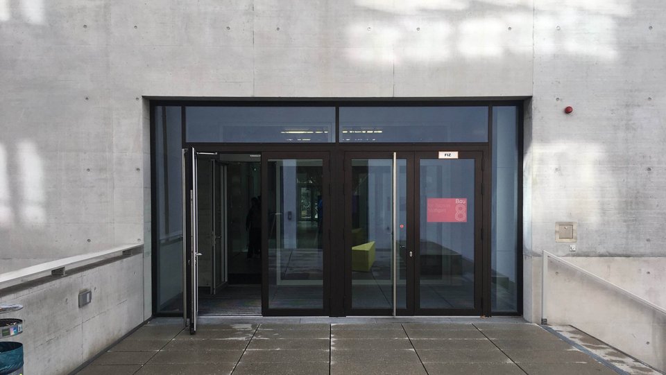 Einer der Eingänge der Hochschule für Technik Stuttgart