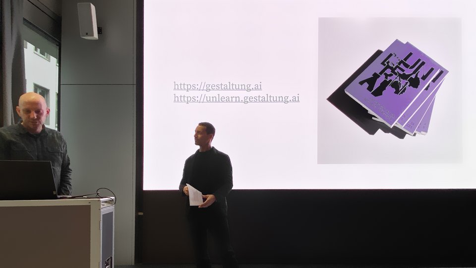 Veranstaltungsbild mit Referent der PROMPT.7 Reihe