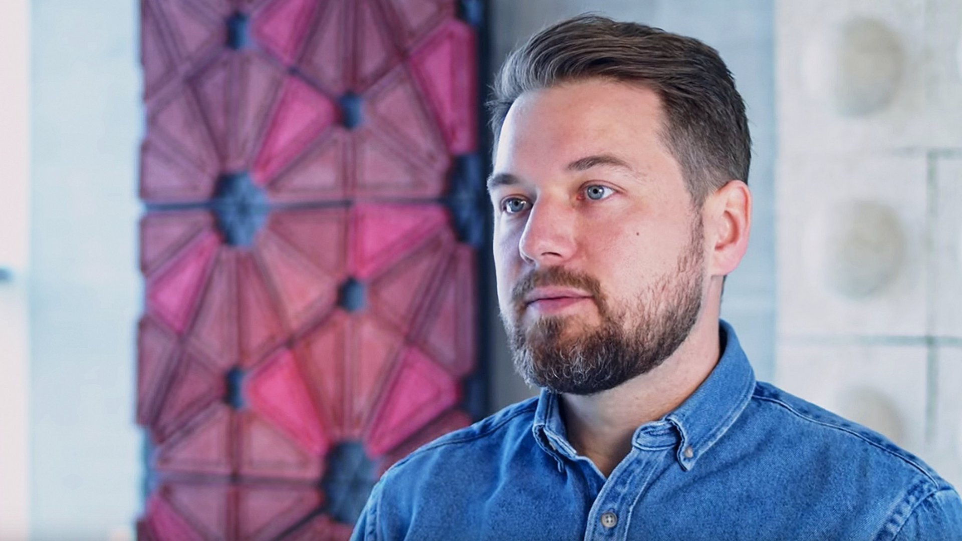 Film Still des Videos Meet the Prof über Professor Jens Betha