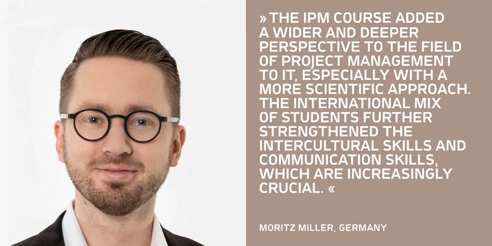 Portrait eines Alumnus mit Zitat