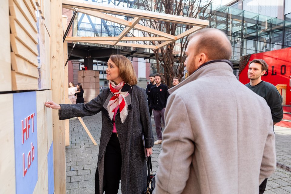 Besuch der Ministerin Olschowski an der HFT Stuttgart - im Gespräch