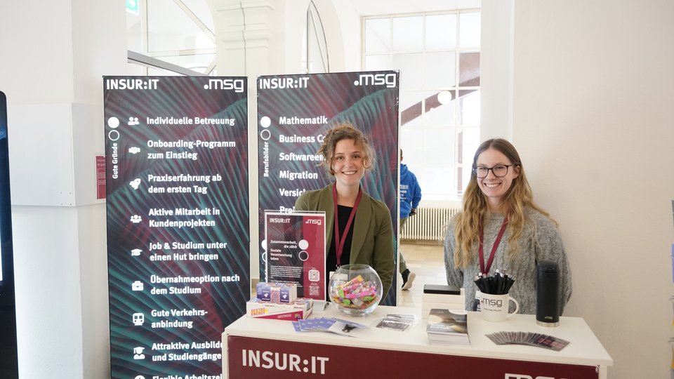 Job Messe KITT 2025 an der HFT Stuttgart, Blick auf die Stände der Unternehmen