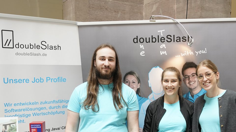 Job Messe KITT 2025 an der HFT Stuttgart, Blick auf die Stände der Unternehmen