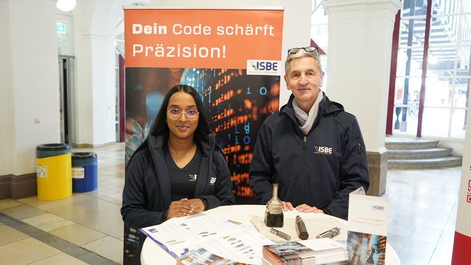 Job Messe KITT 2025 an der HFT Stuttgart, Blick auf die Stände der Unternehmen