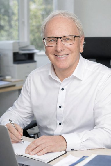 Dipl.-Betrw. (FH) Georg Sommer