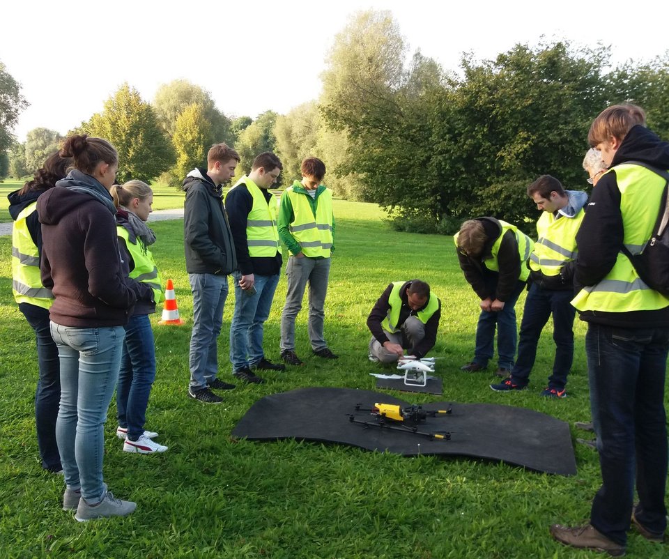 Vermessung und Geoinformatik Vorlesung mit Vermessungsdrohne