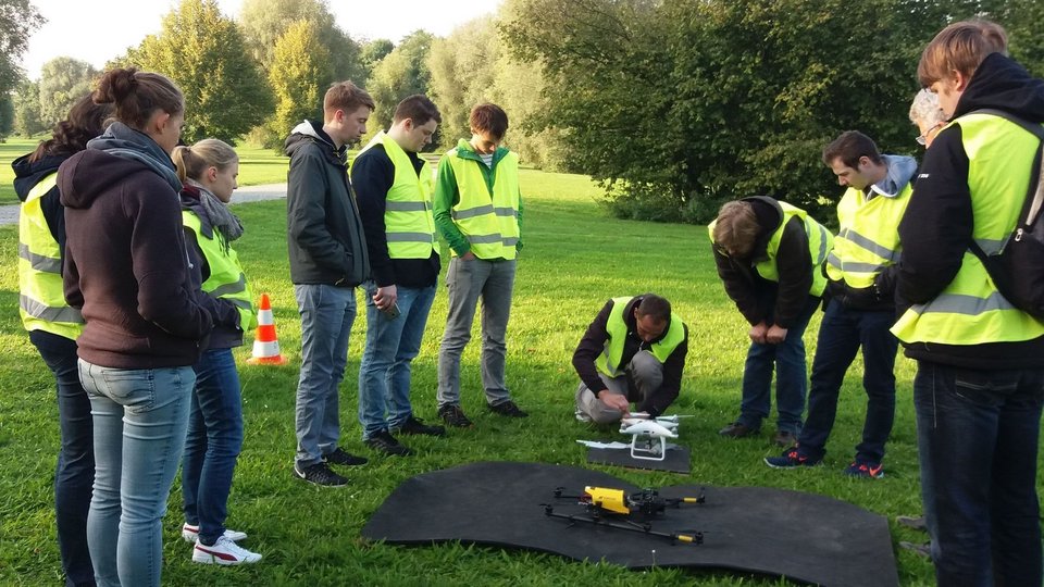 Vermessung und Geoinformatik Vorlesung mit Vermessungsdrohne